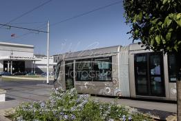 Image du Maroc Professionnelle de  Le Tramway passe devant la gare Rabat ville, Jeudi 6 Octobre 2011. (Photo / Abdeljalil Bounhar)

 